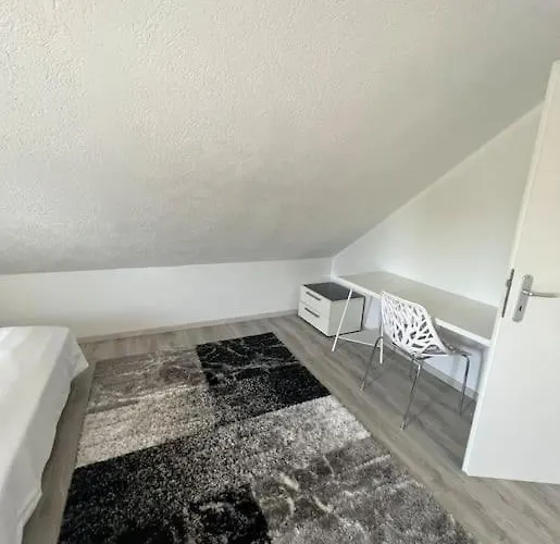 Moderne Gemuetliche 2-zimmer Bad-cannstatt *