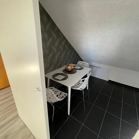 Moderne Gemuetliche 2-zimmer Bad-cannstatt