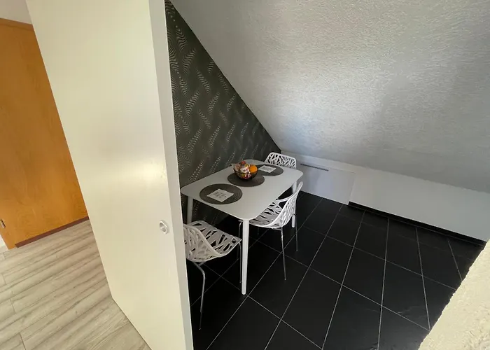 Moderne Gemuetliche 2-zimmer Bad-cannstatt